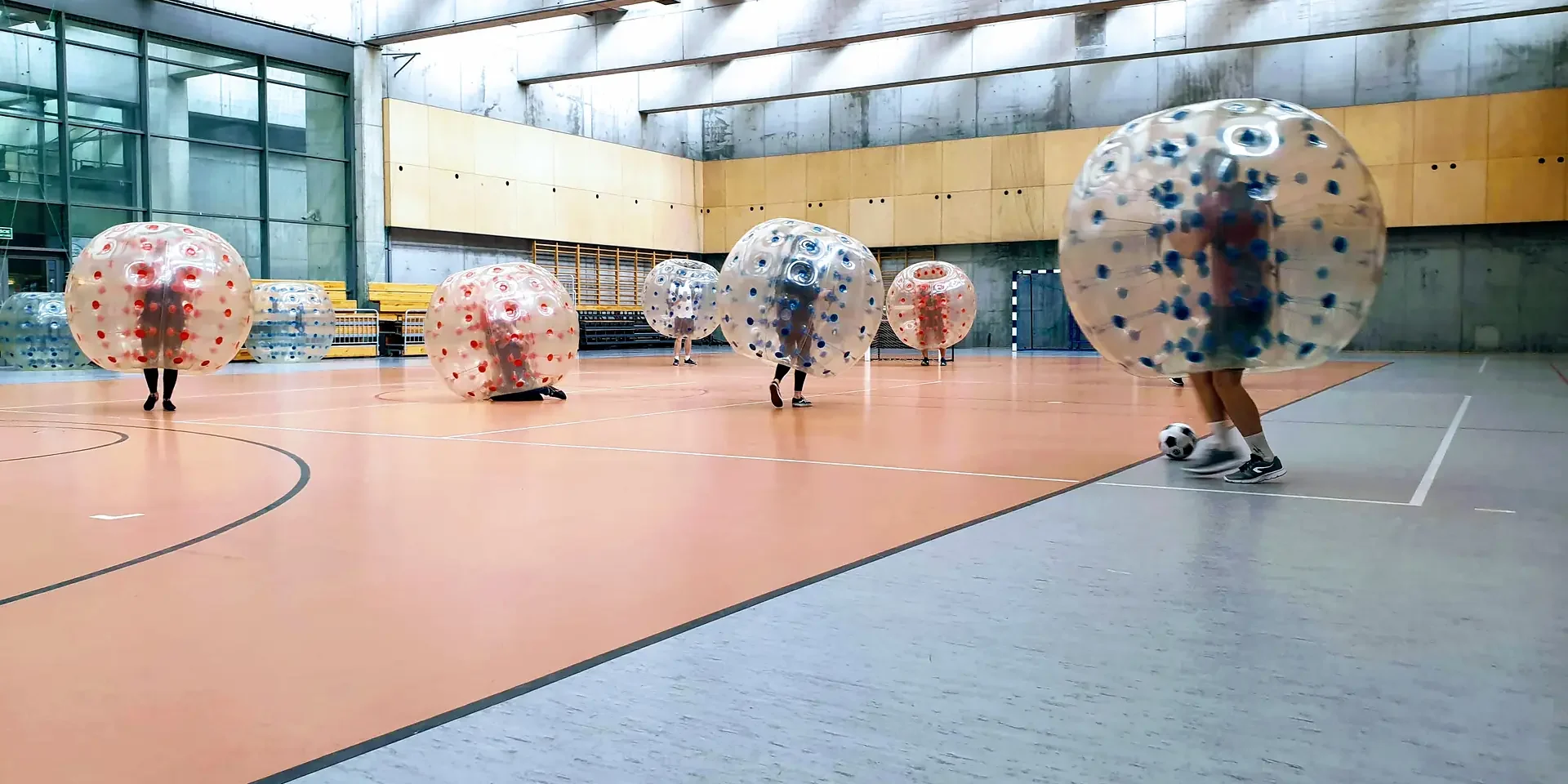 BumperBall Kraków – zdjęcie 14 Gra w kule Bumper Ball na hali sportowej w Krakowie