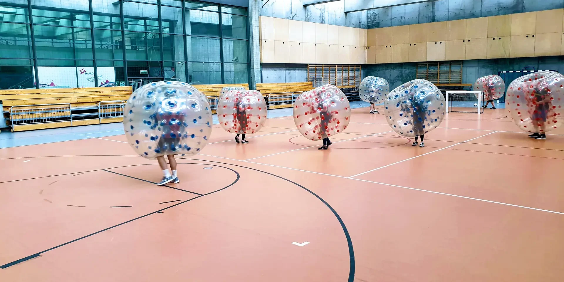 BumperBall Kraków – zdjęcie 15 Gra w kule Bumper Ball na hali sportowej w Krakowie