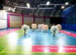 Gra w kule Bumper Ball na hali sportowej w Krakowie