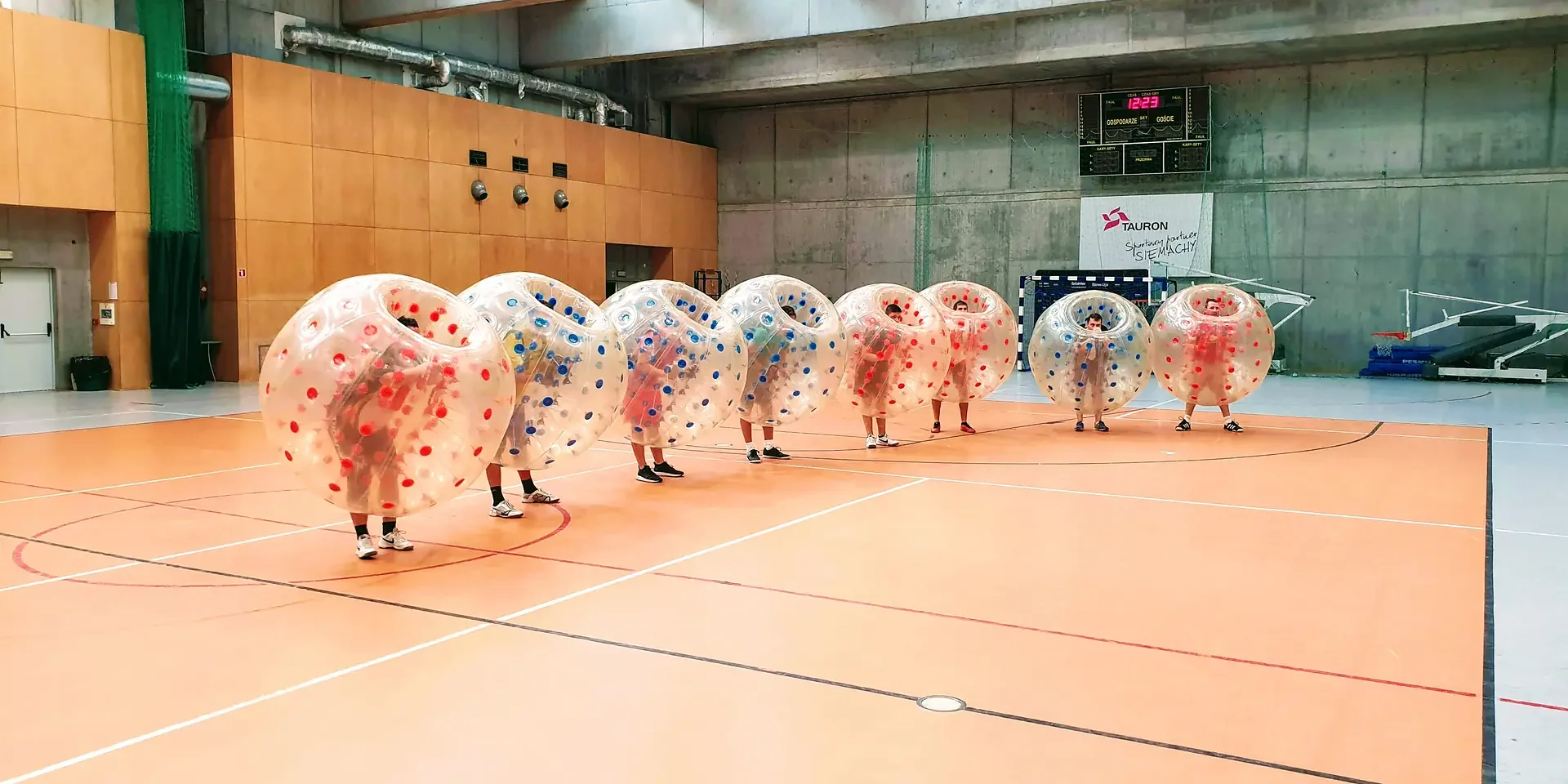 BumperBall Kraków – zdjęcie 22 Gra w kule Bumper Ball na hali sportowej w Krakowie