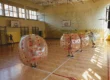Gra w kule Bumper Ball na hali sportowej w Krakowie