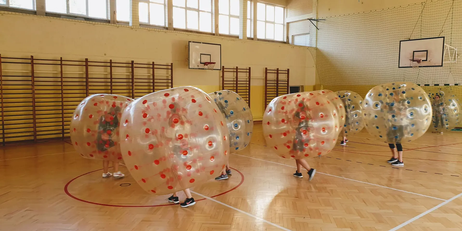 BumperBall Kraków – zdjęcie 27 Gra w kule Bumper Ball na hali sportowej w Krakowie