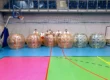 Gra w kule Bumper Ball na hali sportowej w Krakowie