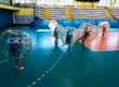 Gra w kule Bumper Ball na hali sportowej w Krakowie