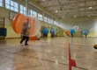 Gra w kule Bumper Ball na hali sportowej w Krakowie