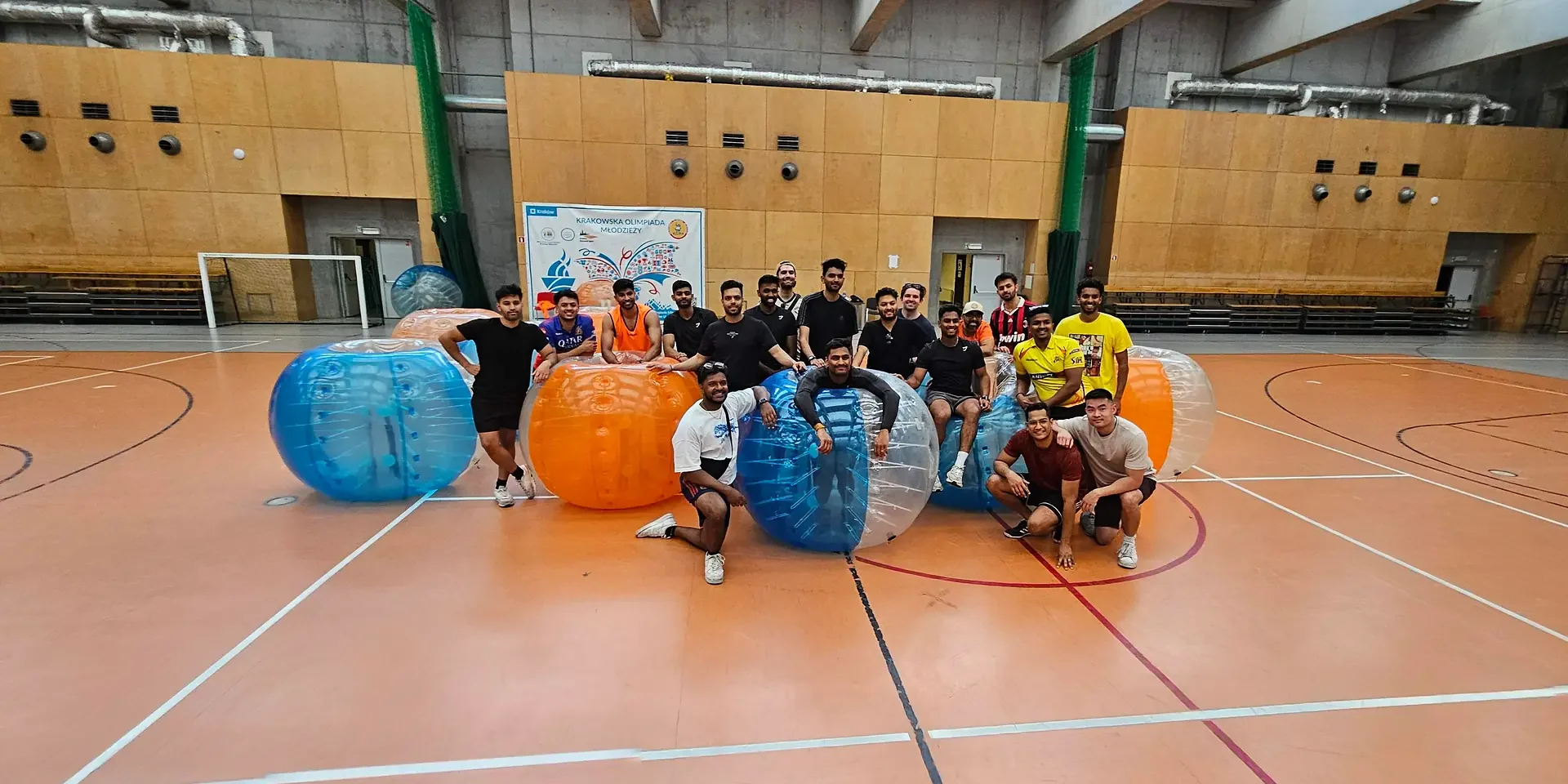 BumperBall Kraków – zdjęcie 34 Gra w kule Bumper Ball na hali sportowej w Krakowie