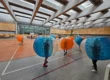 Gra w kule Bumper Ball na hali sportowej w Krakowie