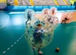 Gra w kule Bumper Ball na hali sportowej w Krakowie