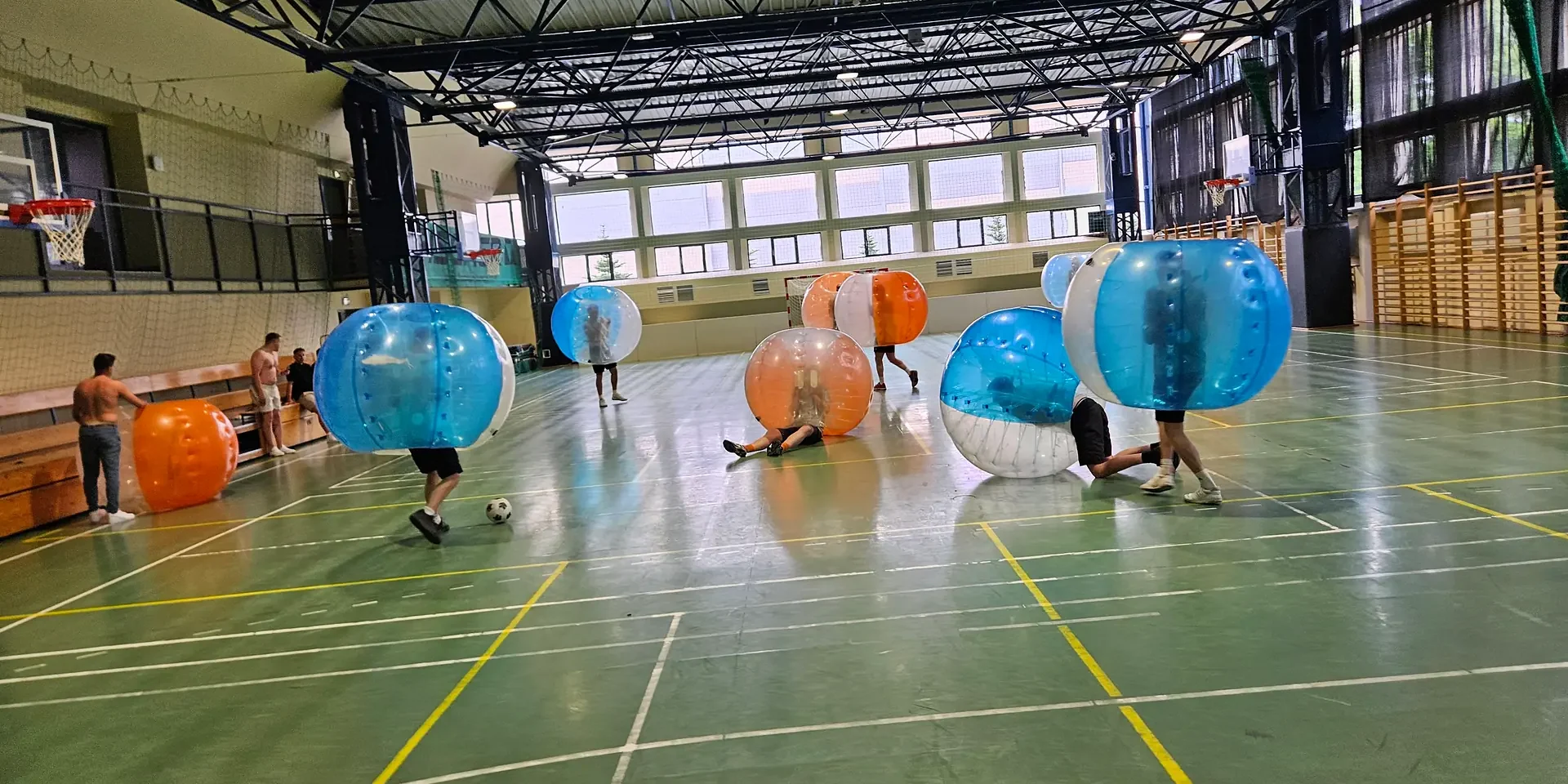 BumperBall Kraków – zdjęcie 43 Gra w kule Bumper Ball na hali sportowej w Krakowie